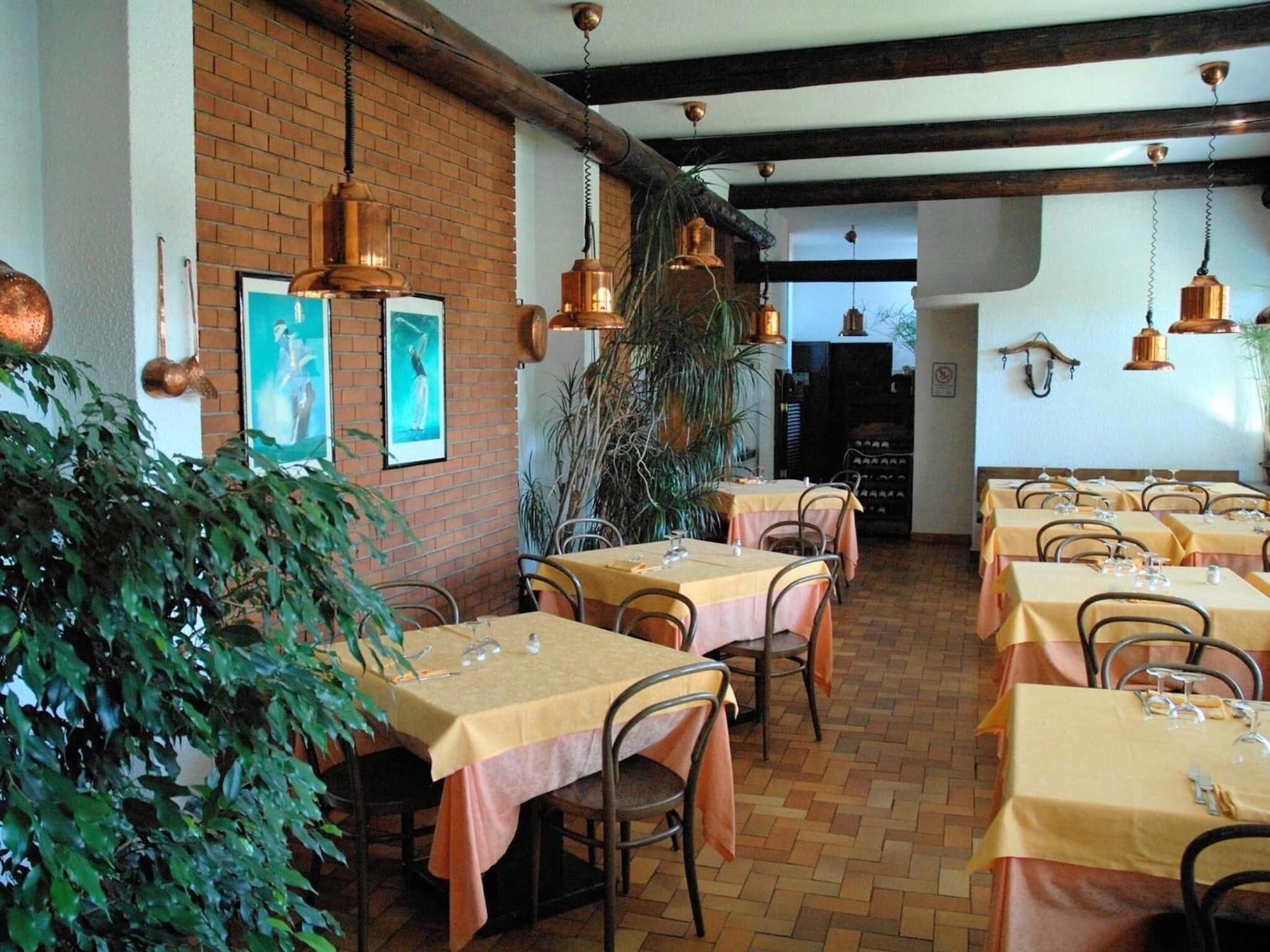 Golf Hotel Lainate Exterior photo