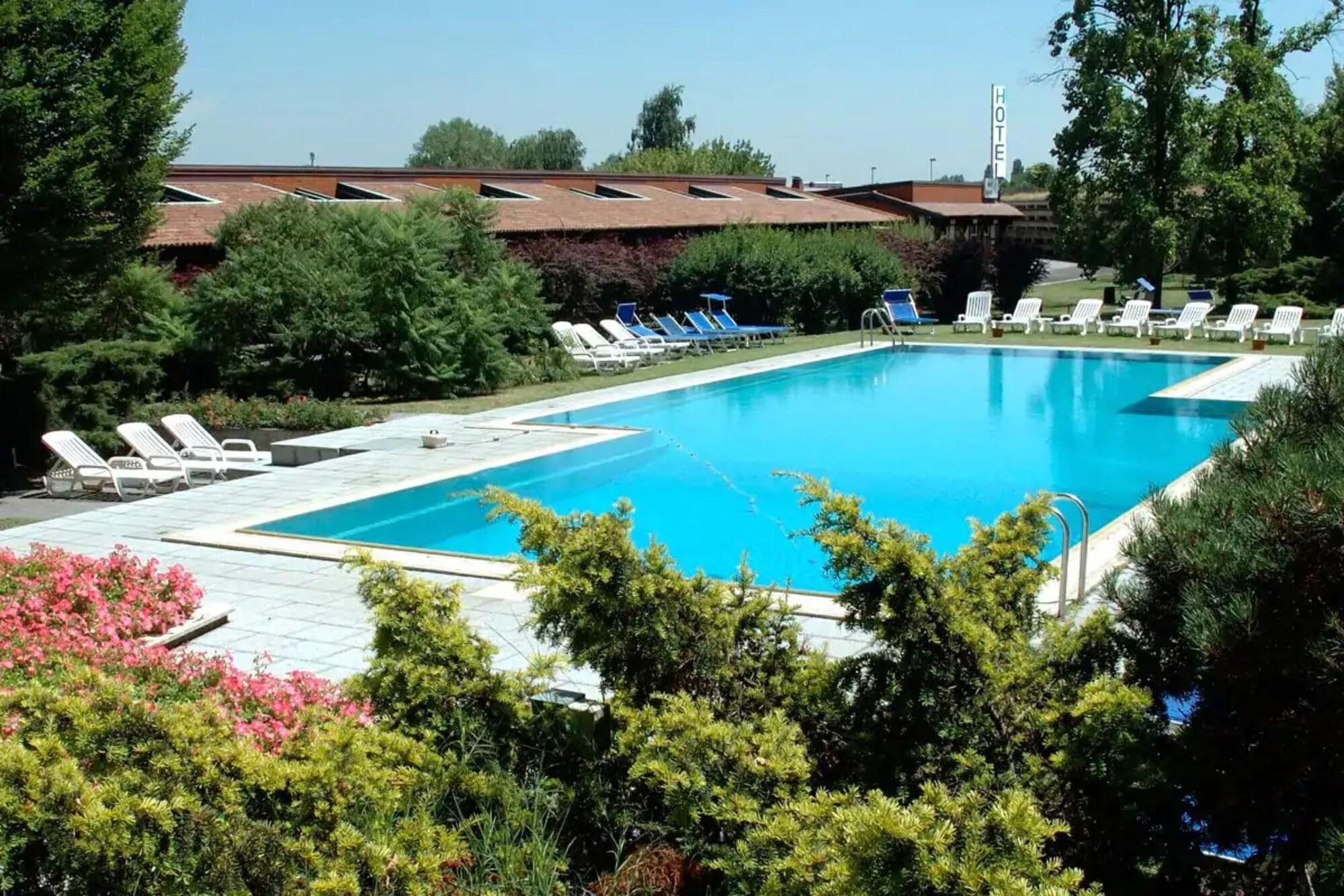 Golf Hotel Lainate Exterior photo