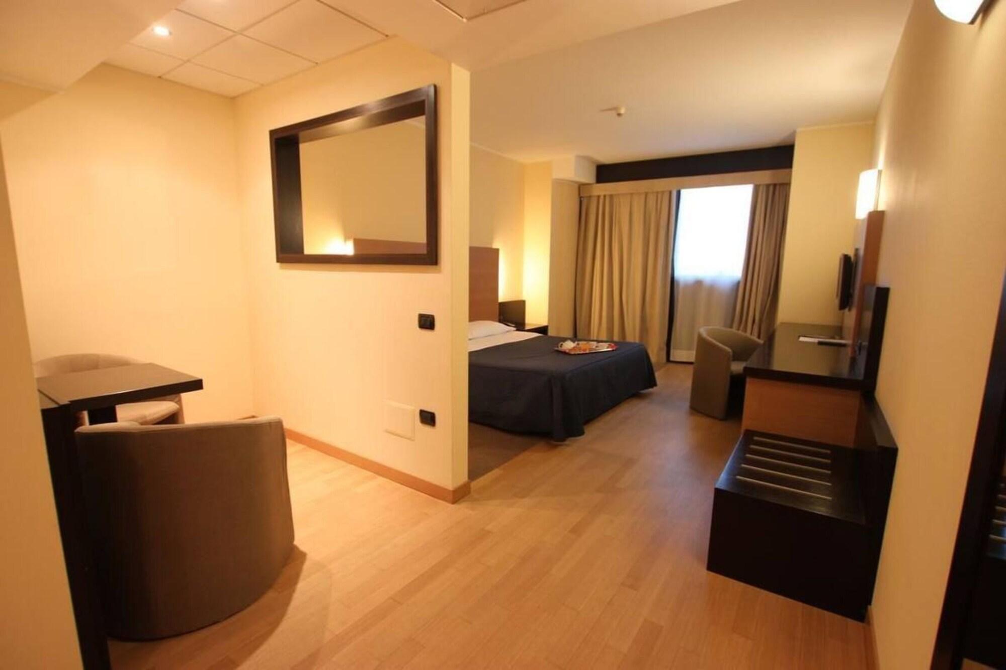 Golf Hotel Lainate Exterior photo