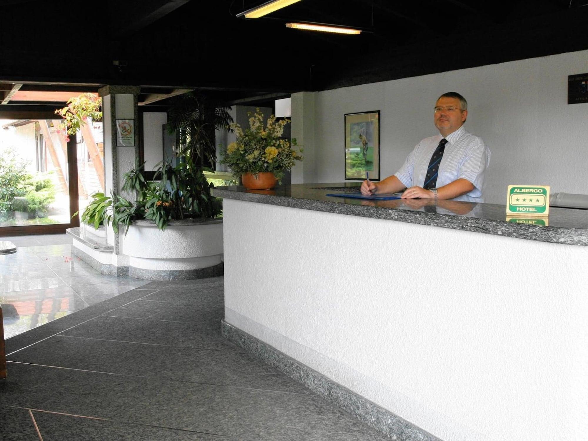 Golf Hotel Lainate Exterior photo