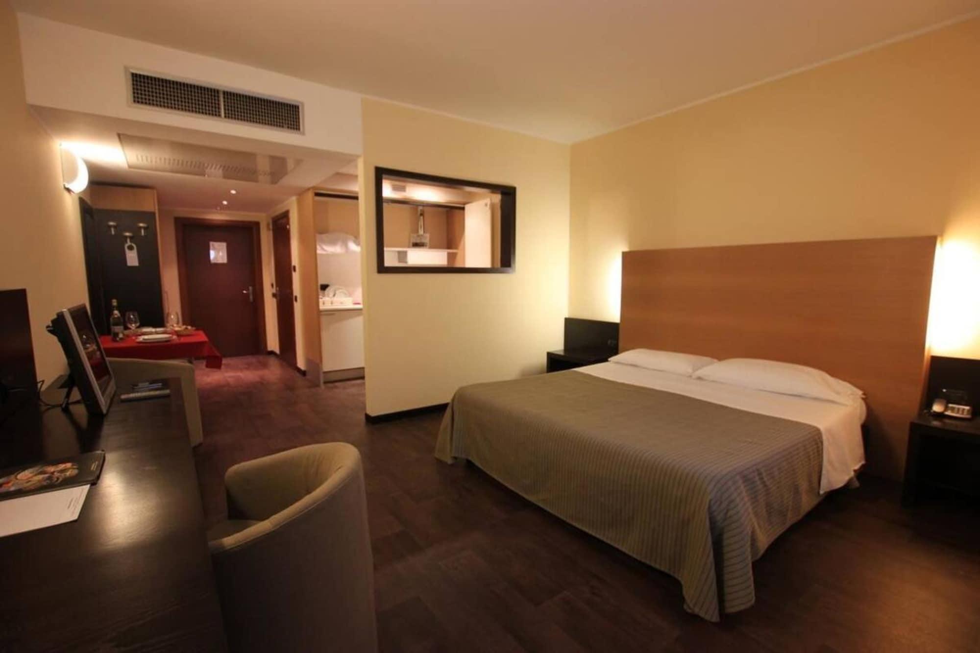 Golf Hotel Lainate Exterior photo