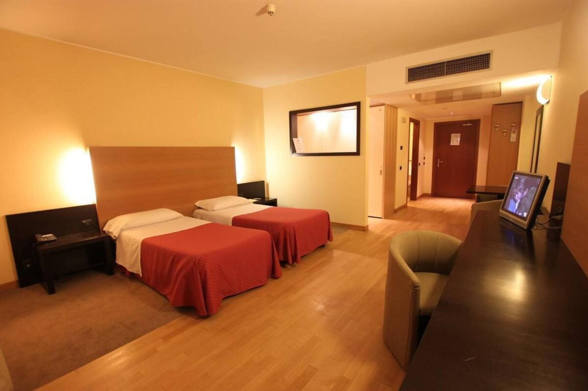 Golf Hotel Lainate Exterior photo