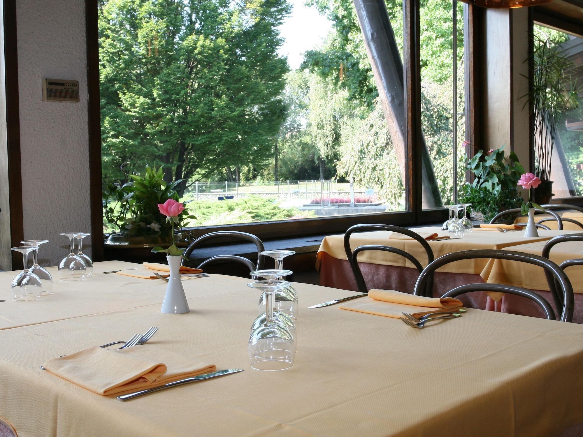 Golf Hotel Lainate Exterior photo