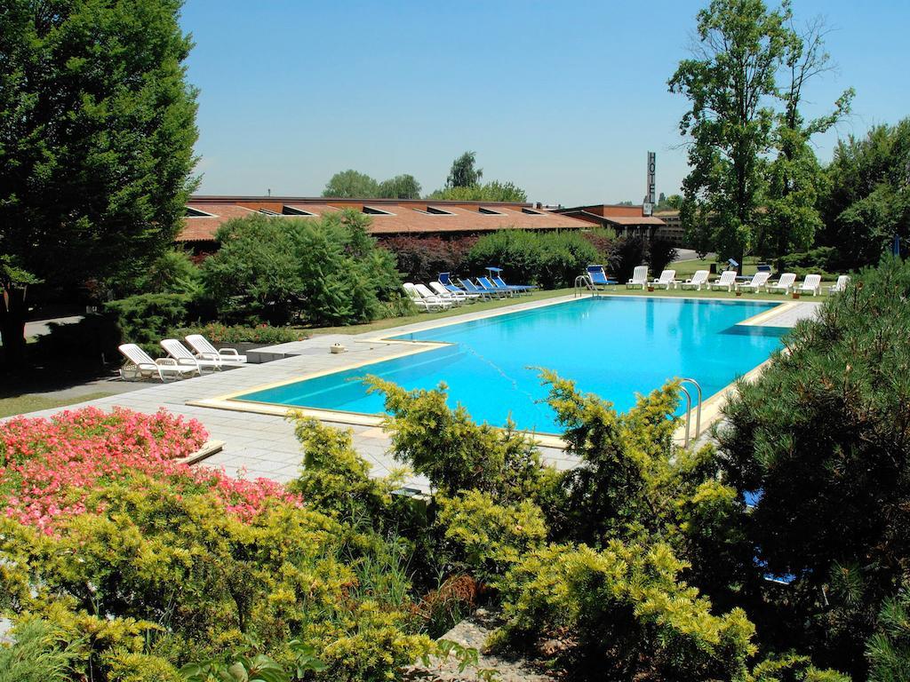Golf Hotel Lainate Exterior photo