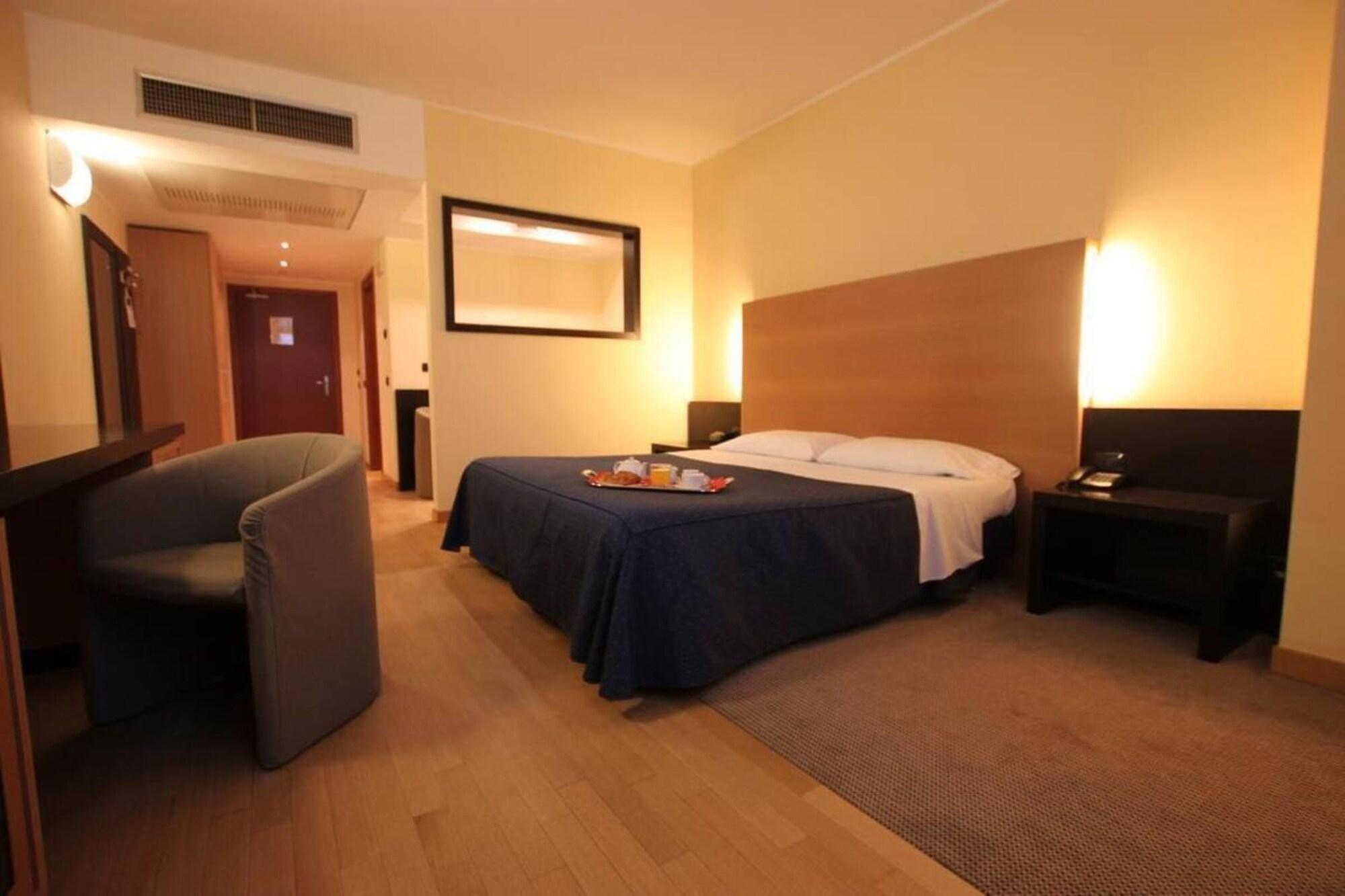 Golf Hotel Lainate Exterior photo
