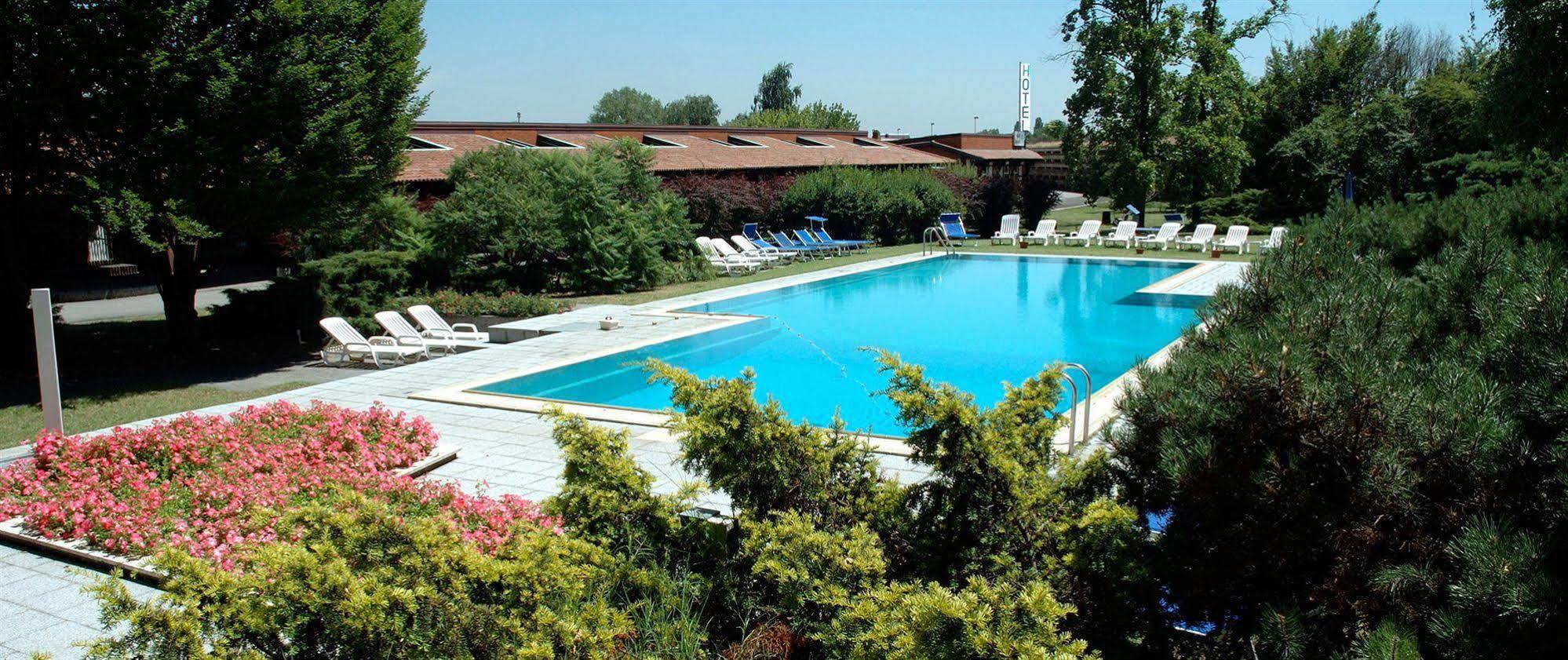 Golf Hotel Lainate Exterior photo